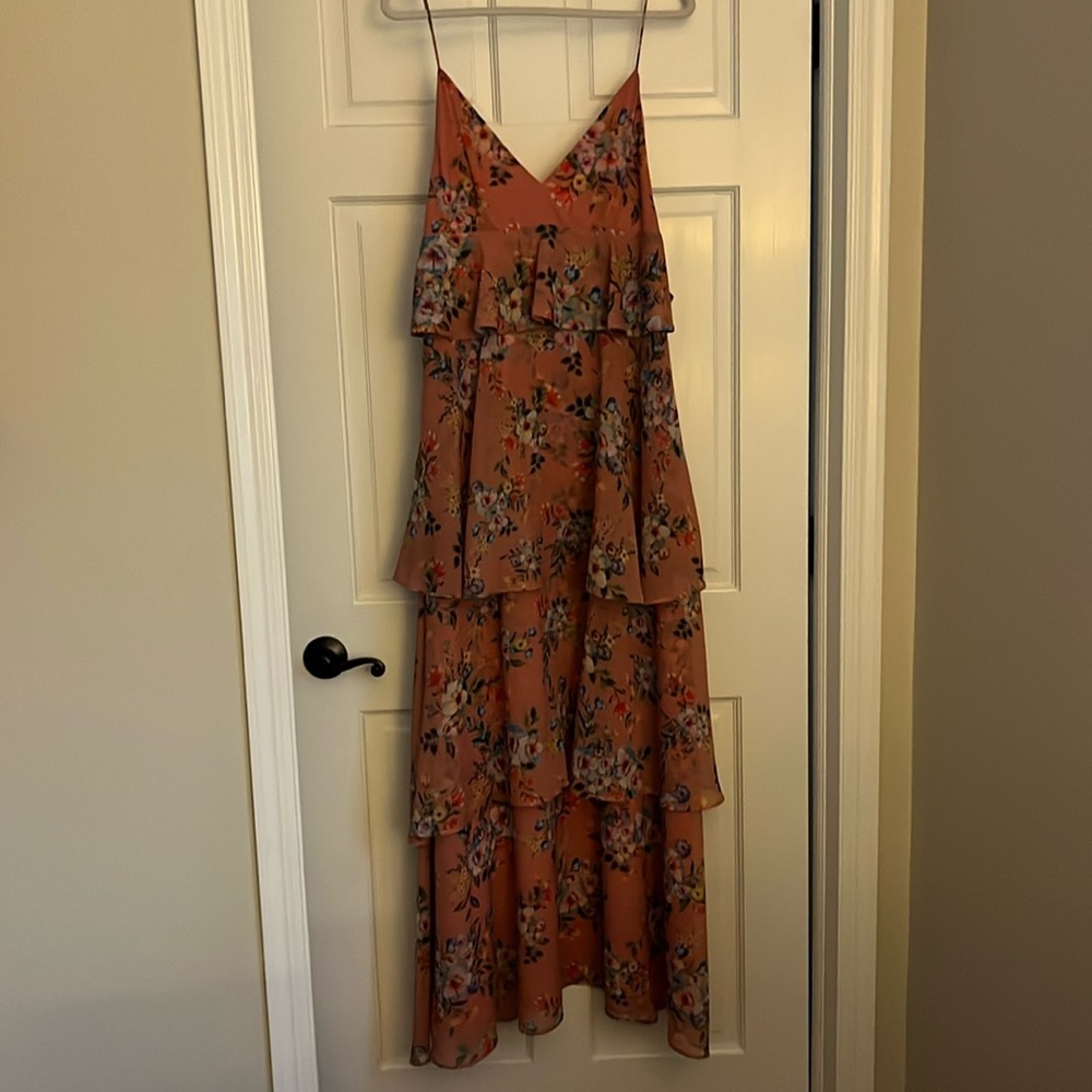 Super cute floral dress. Great for any event this spring or summer. Size L